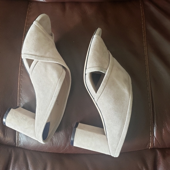 HP. Stuart Weitzman Mules - Picture 4 of 16